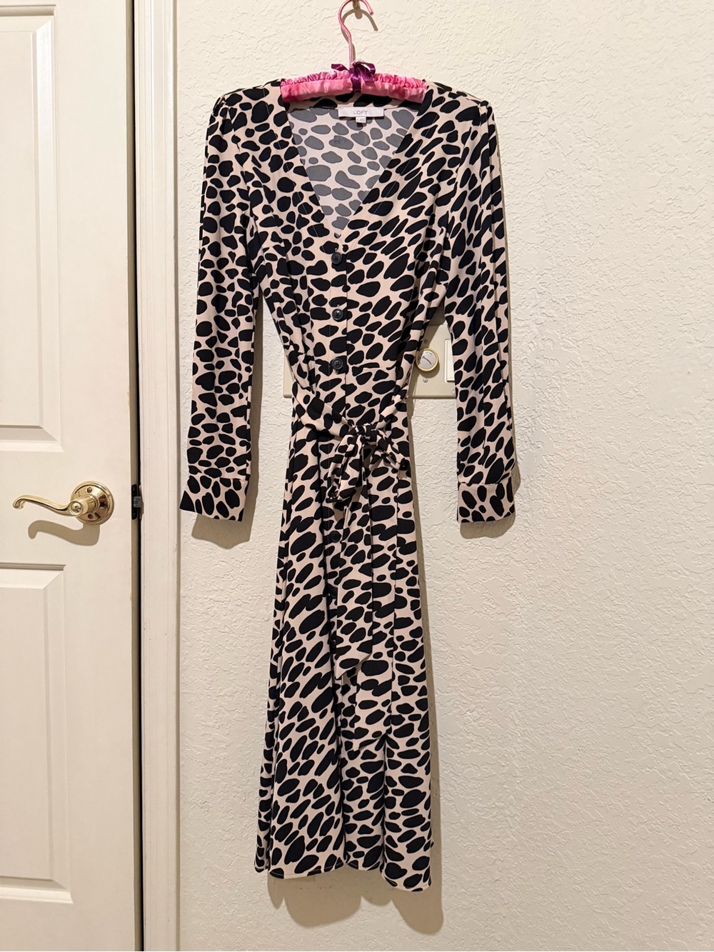 LOFT Beige and Black Animal Print Long Sleeve Front Buttons Dress Size 6